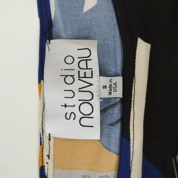 ✨3 for $30✨ Print Tunic w/ Button Detail NWOT - Picture 6 of 9